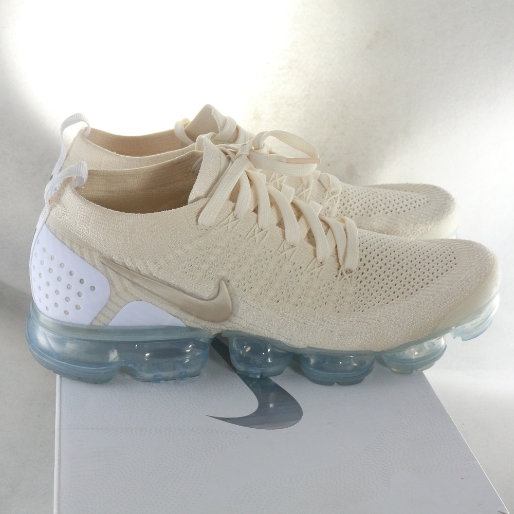 SOLD Nike W Air Vapormax Flykinit 2 'Light Sneaker - Picture 5 of 8